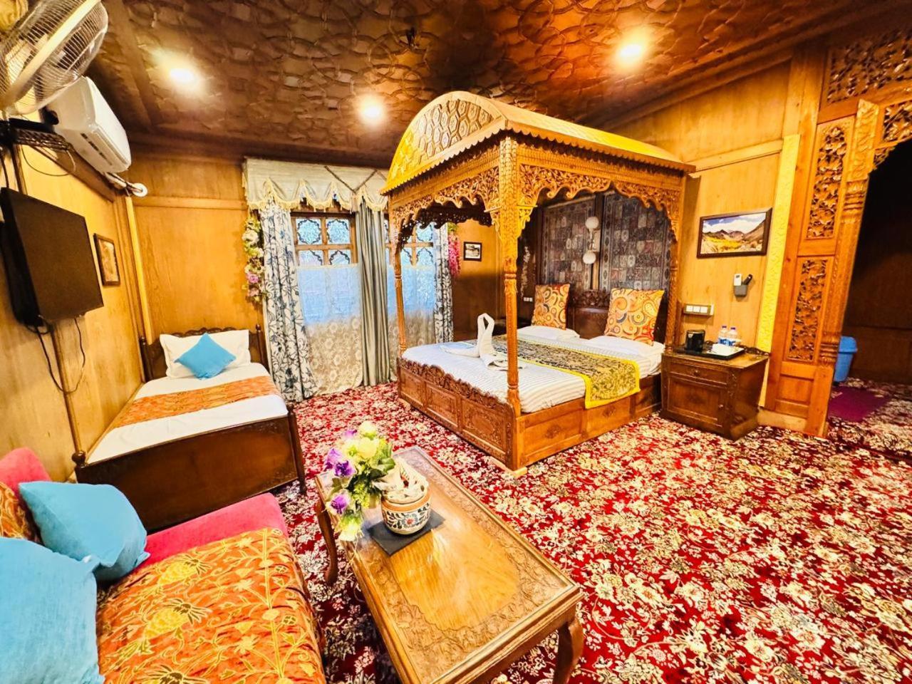 Crown Of India Group Of Houseboats Ξενοδοχείο Σριναγκάρ Εξωτερικό φωτογραφία