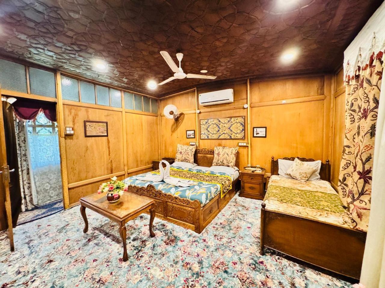 Crown Of India Group Of Houseboats Ξενοδοχείο Σριναγκάρ Εξωτερικό φωτογραφία