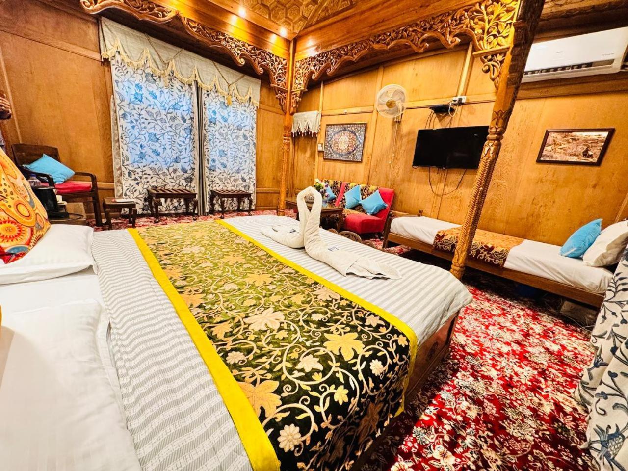 Crown Of India Group Of Houseboats Ξενοδοχείο Σριναγκάρ Εξωτερικό φωτογραφία
