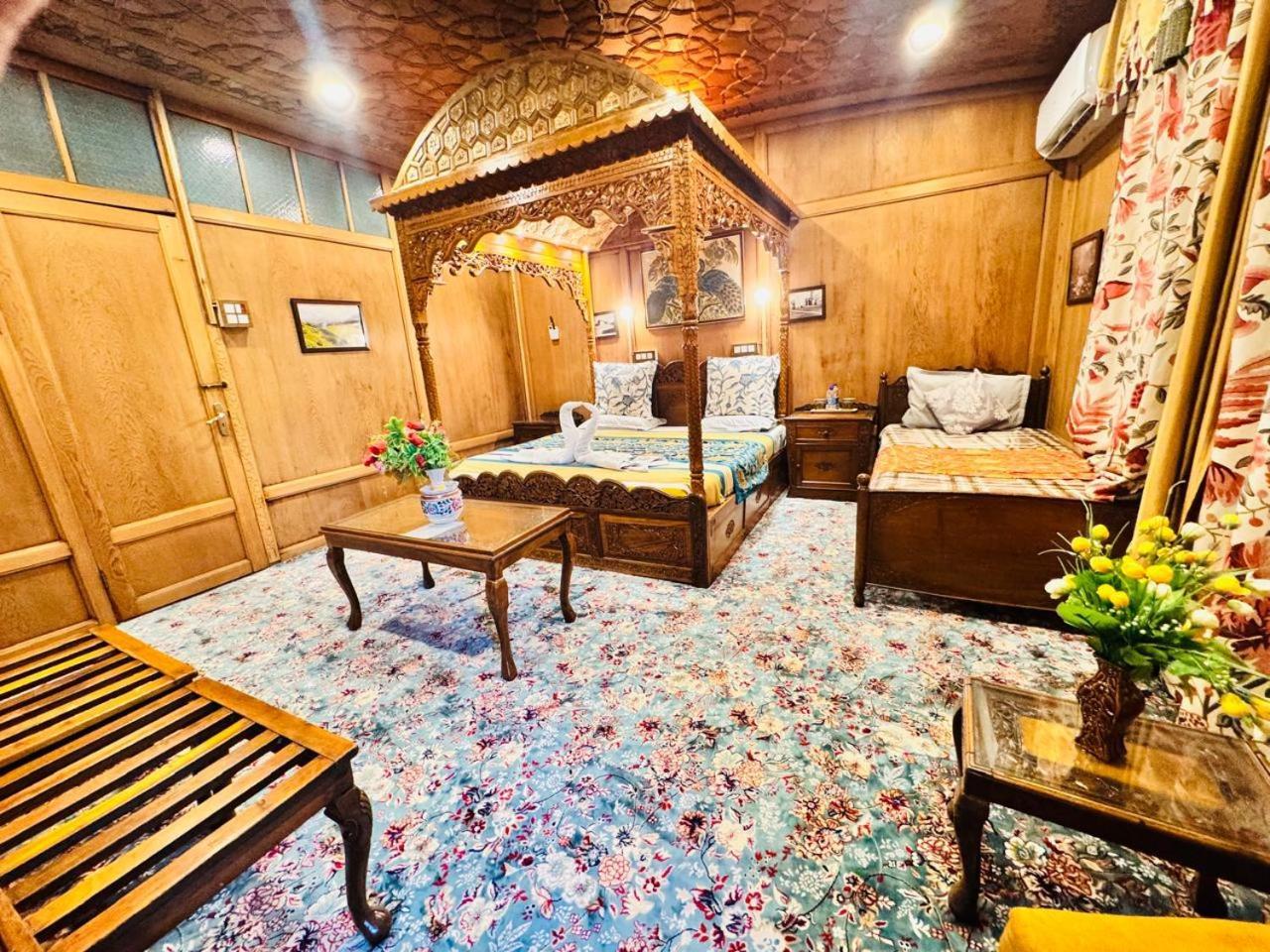 Crown Of India Group Of Houseboats Ξενοδοχείο Σριναγκάρ Εξωτερικό φωτογραφία