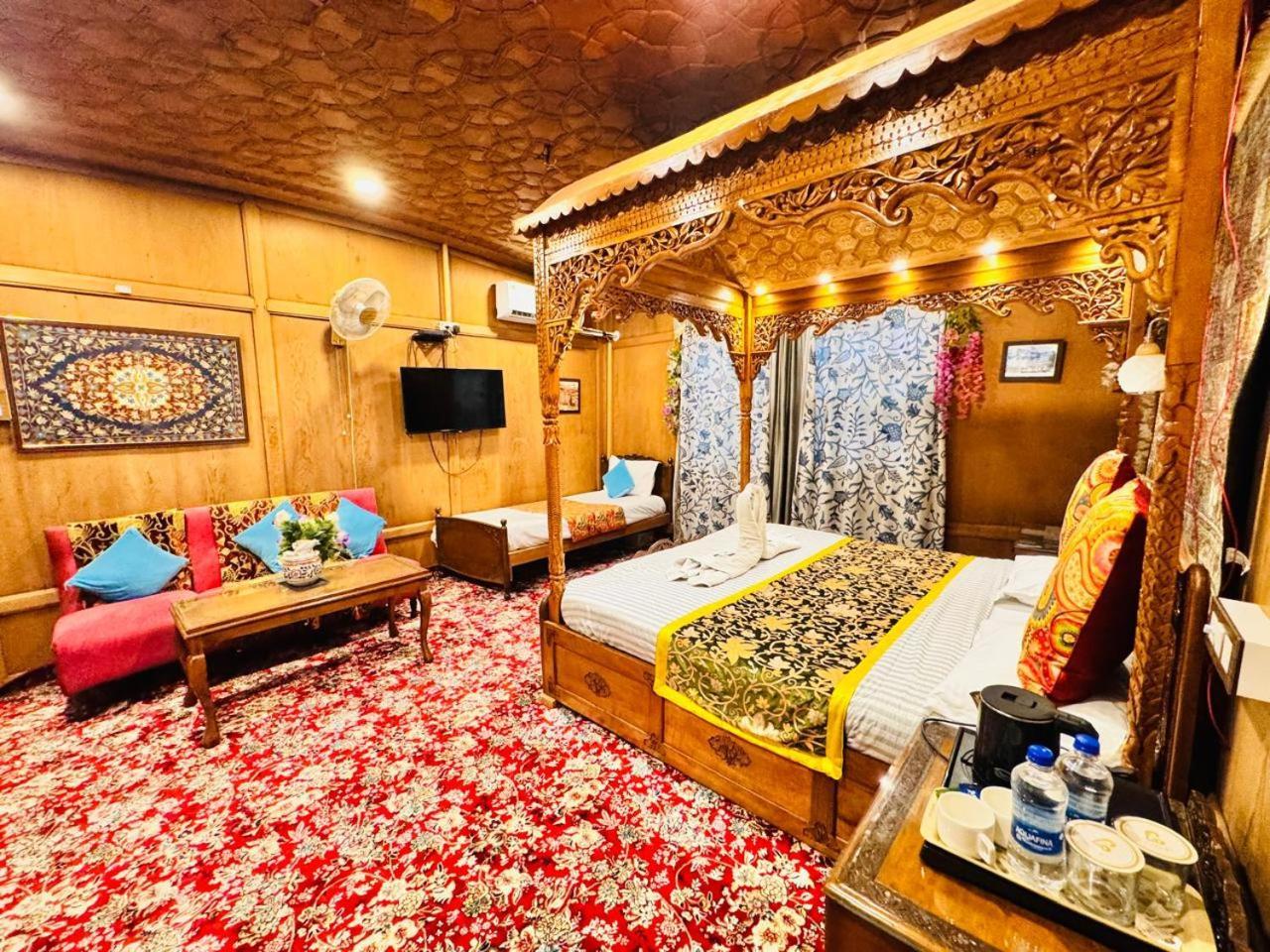 Crown Of India Group Of Houseboats Ξενοδοχείο Σριναγκάρ Εξωτερικό φωτογραφία