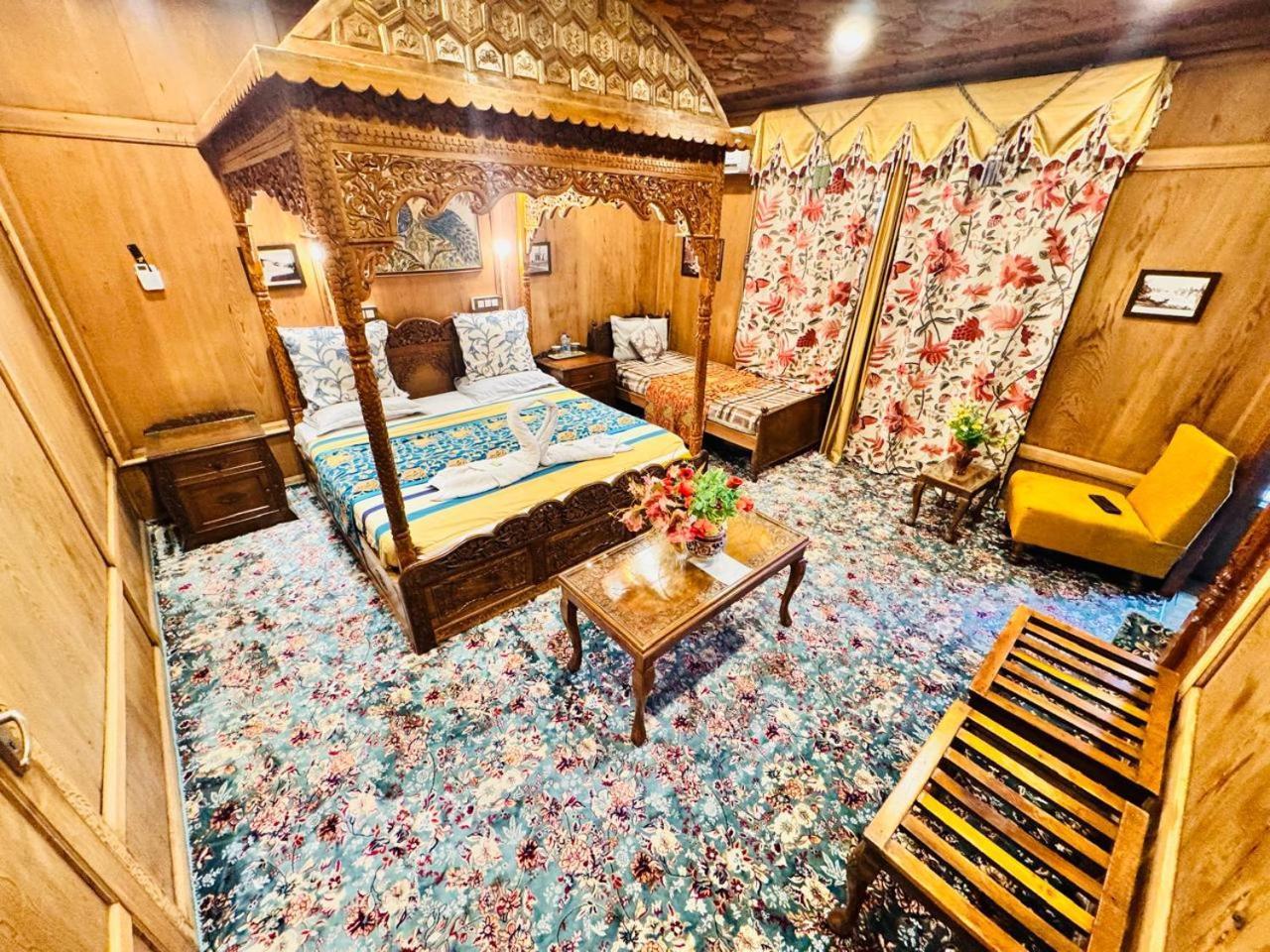 Crown Of India Group Of Houseboats Ξενοδοχείο Σριναγκάρ Εξωτερικό φωτογραφία