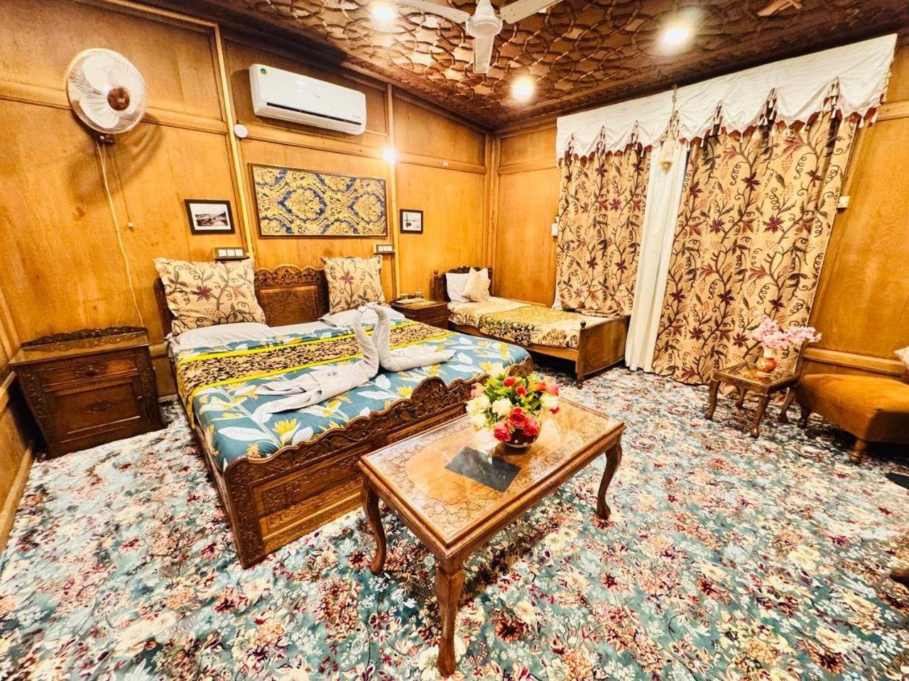 Crown Of India Group Of Houseboats Ξενοδοχείο Σριναγκάρ Εξωτερικό φωτογραφία