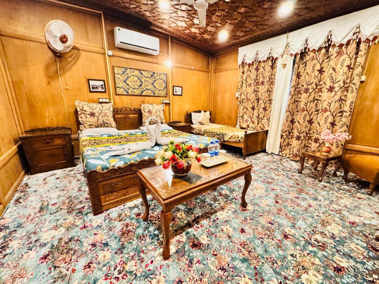 Crown Of India Group Of Houseboats Ξενοδοχείο Σριναγκάρ Εξωτερικό φωτογραφία