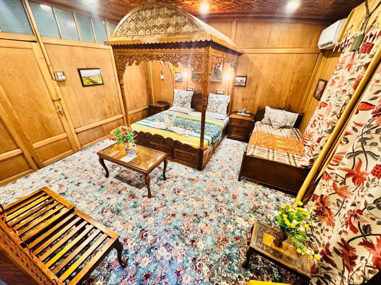 Crown Of India Group Of Houseboats Ξενοδοχείο Σριναγκάρ Εξωτερικό φωτογραφία